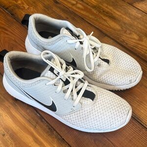 Nike Mesh White and Black golf shoes size 8